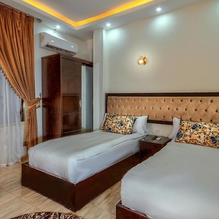 Tut Pyramids View Hotel Kafret el-Gabal Екстериор снимка