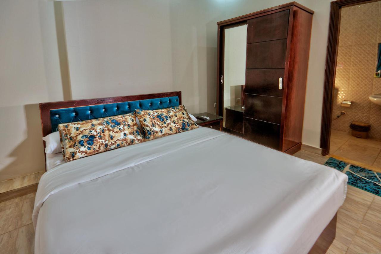 Tut Pyramids View Hotel Kafret el-Gabal Екстериор снимка