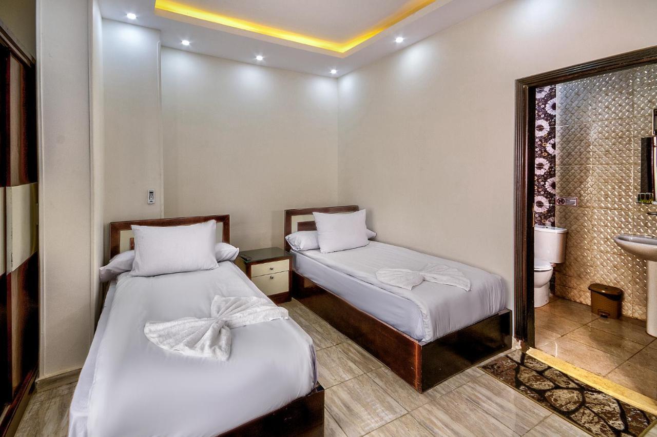 Tut Pyramids View Hotel Kafret el-Gabal Екстериор снимка