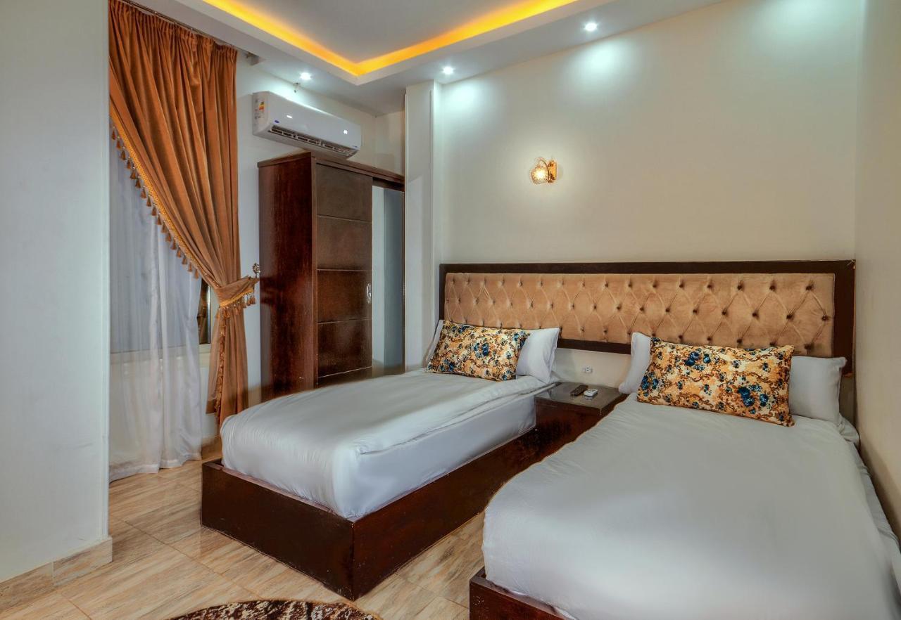 Tut Pyramids View Hotel Kafret el-Gabal Екстериор снимка