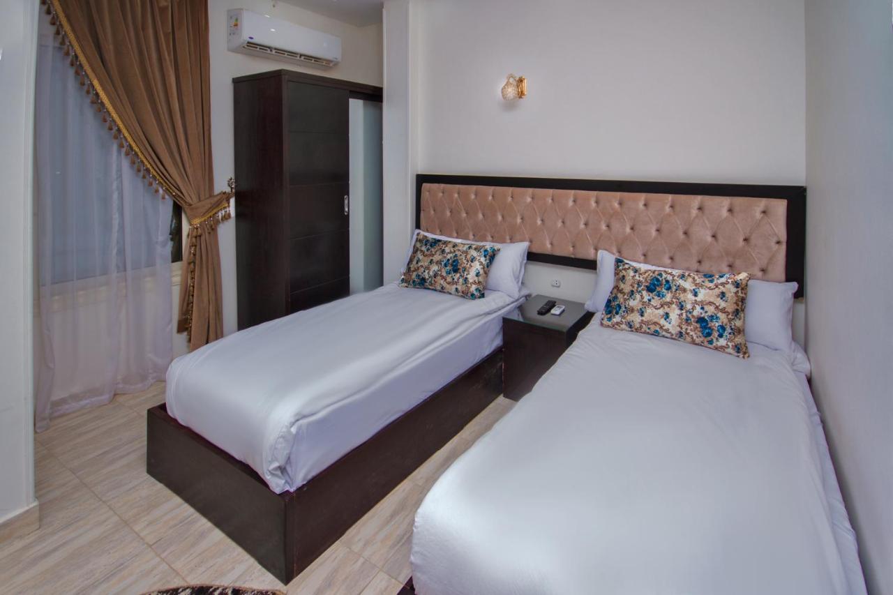 Tut Pyramids View Hotel Kafret el-Gabal Екстериор снимка