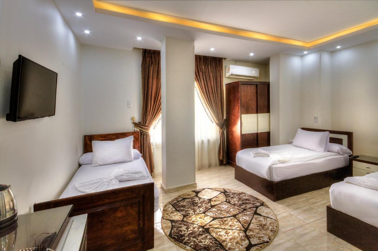 Tut Pyramids View Hotel Kafret el-Gabal Екстериор снимка