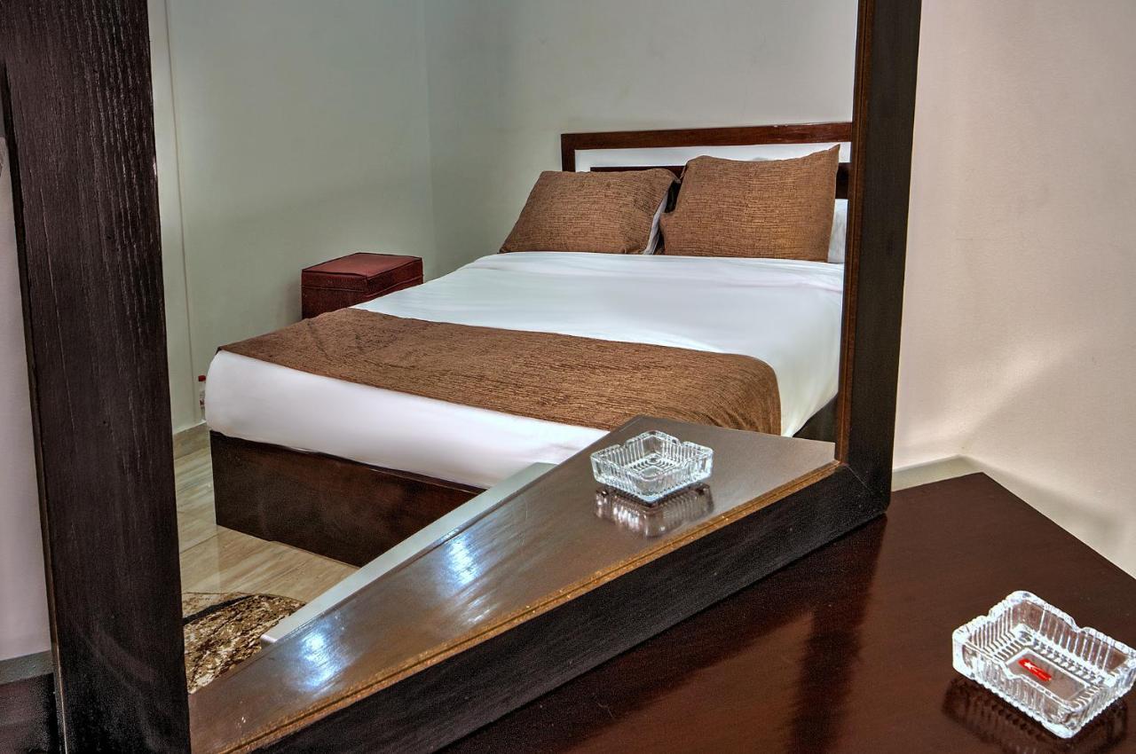 Tut Pyramids View Hotel Kafret el-Gabal Екстериор снимка