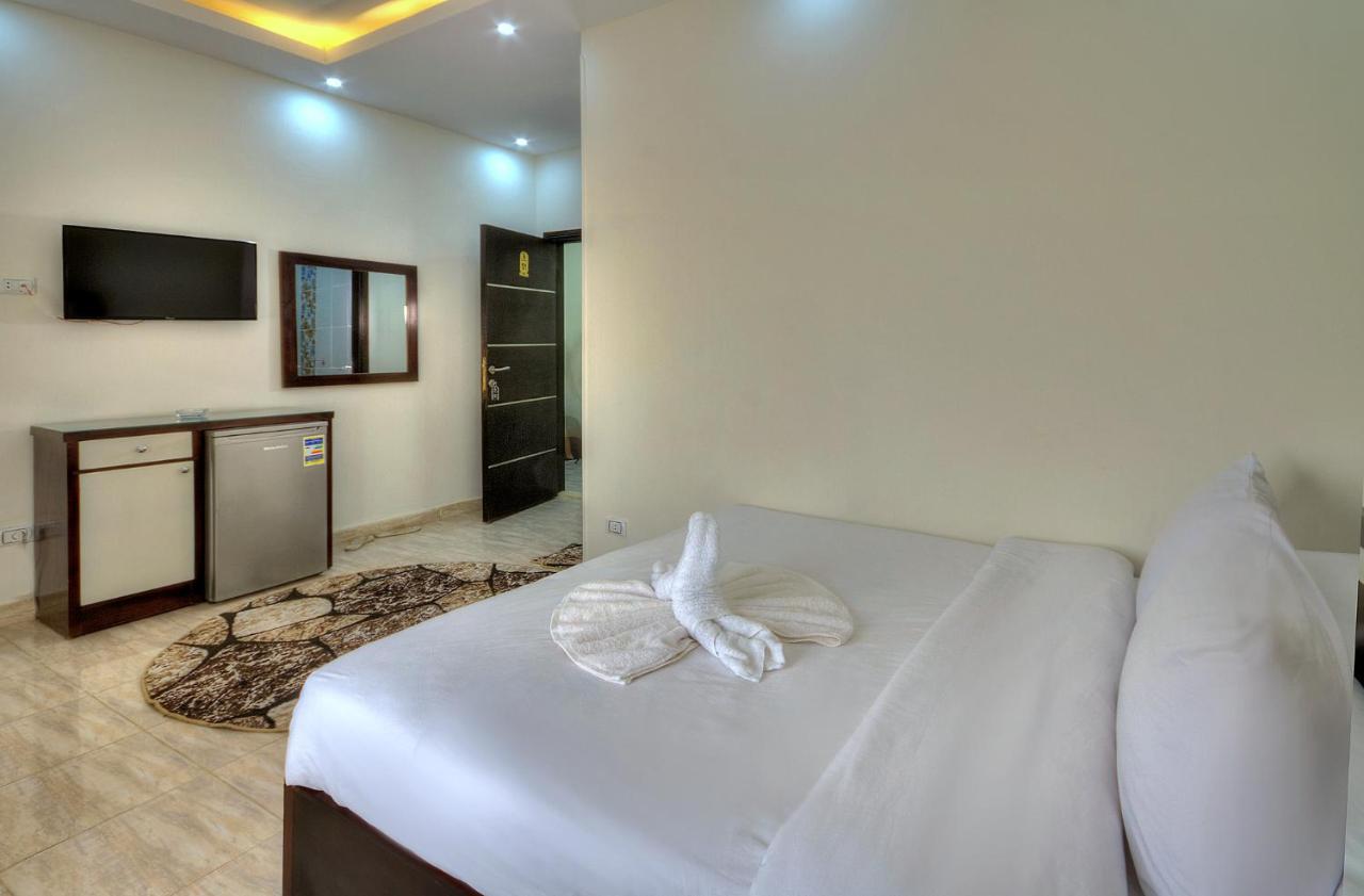 Tut Pyramids View Hotel Kafret el-Gabal Екстериор снимка
