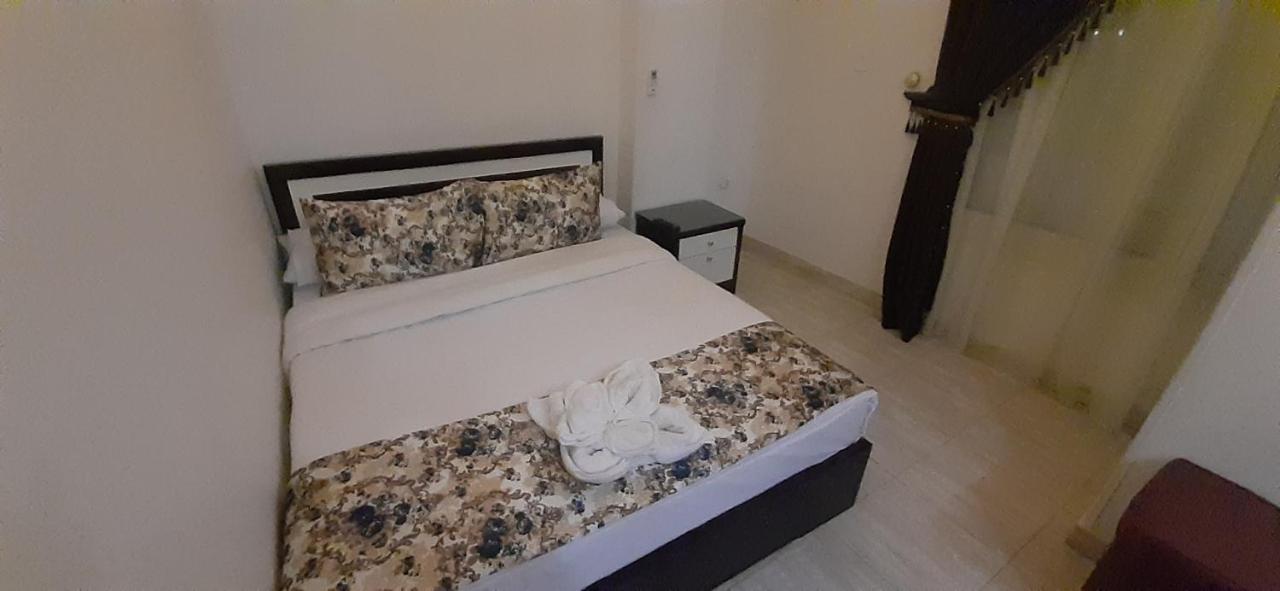 Tut Pyramids View Hotel Kafret el-Gabal Екстериор снимка
