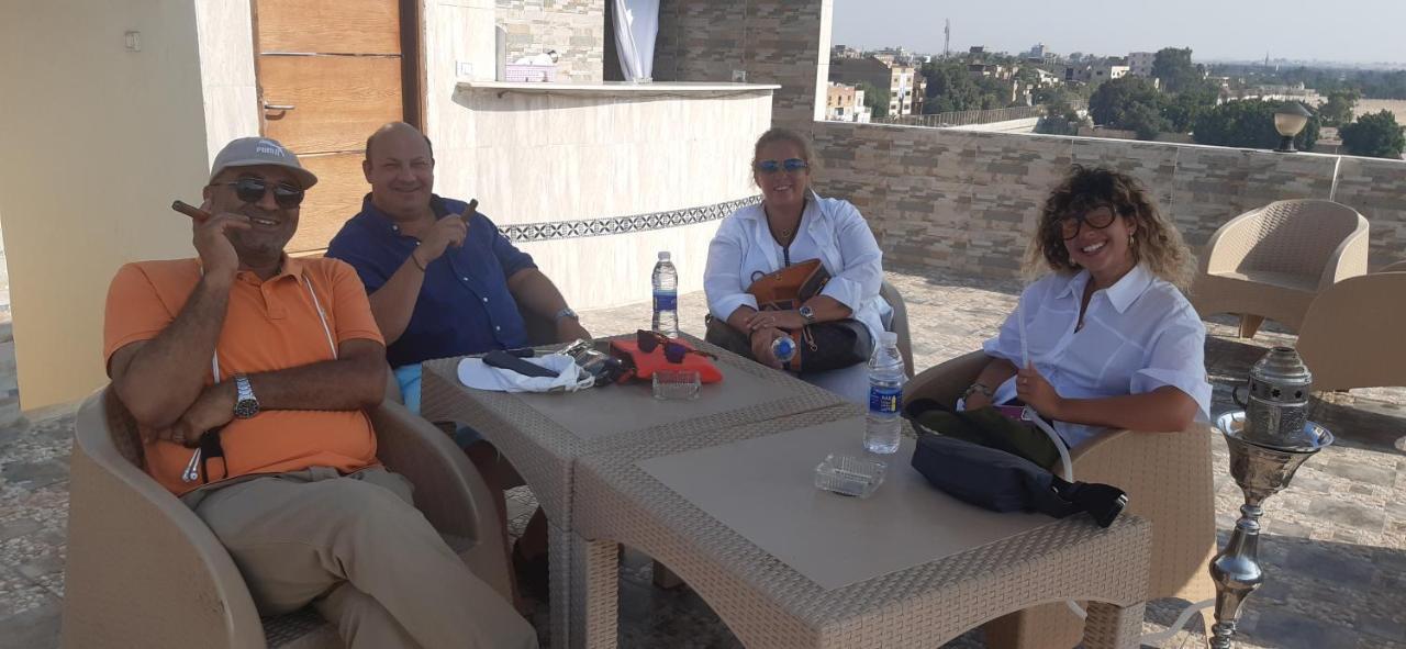 Tut Pyramids View Hotel Kafret el-Gabal Екстериор снимка