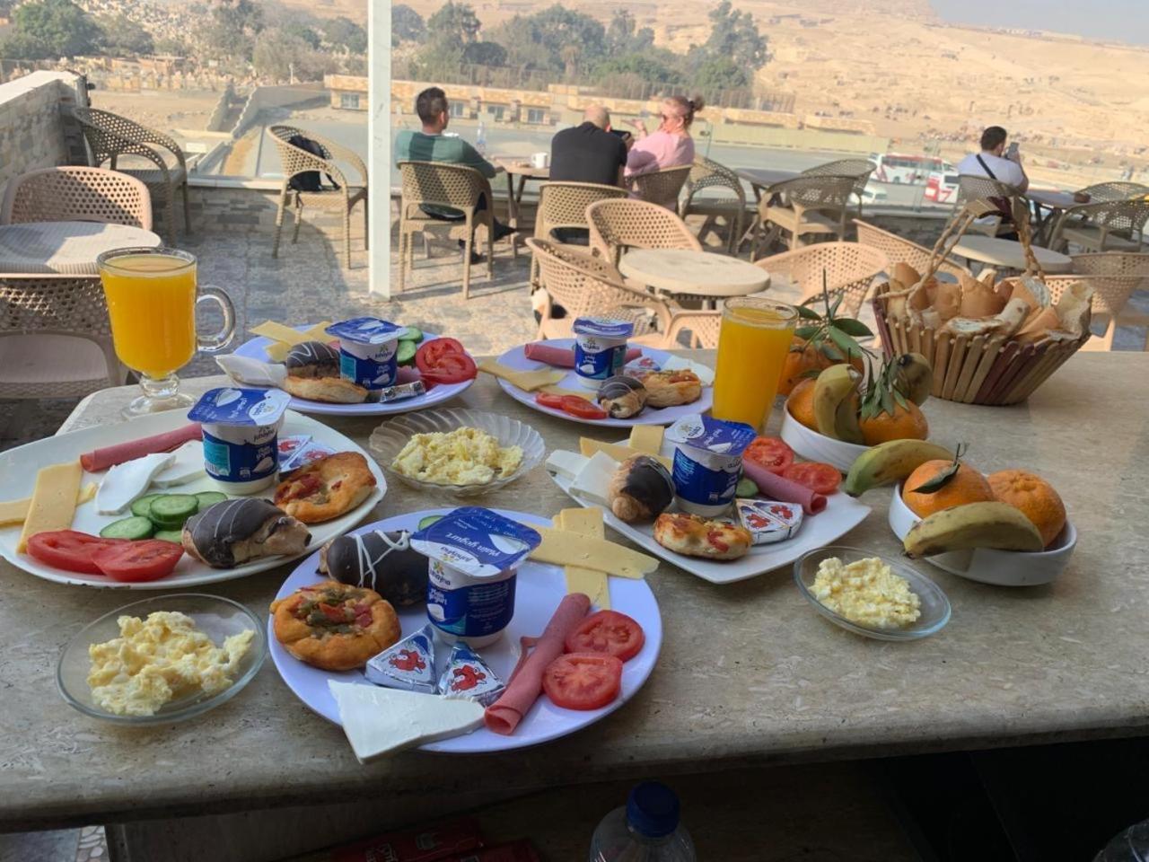 Tut Pyramids View Hotel Kafret el-Gabal Екстериор снимка