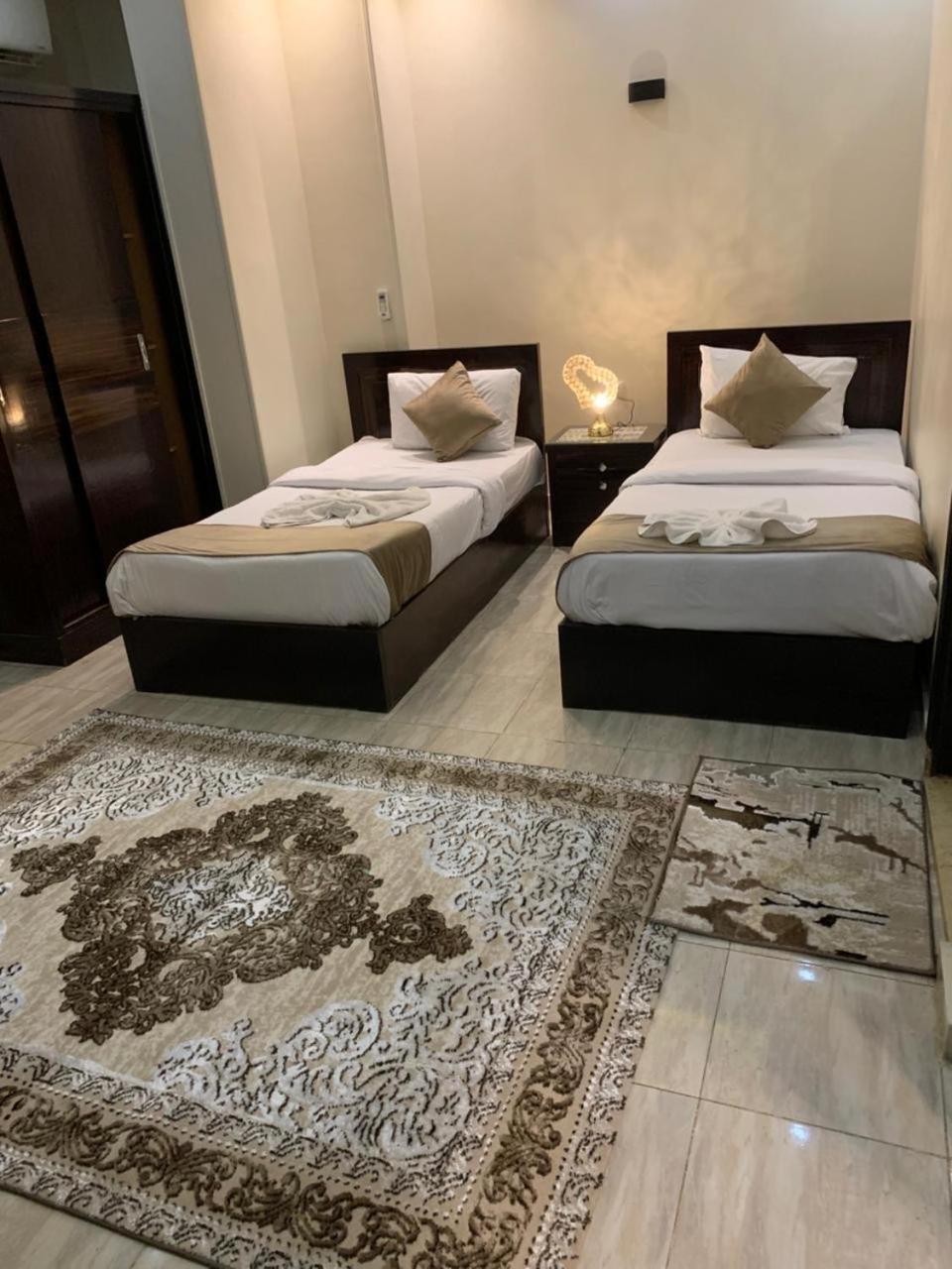 Tut Pyramids View Hotel Kafret el-Gabal Екстериор снимка